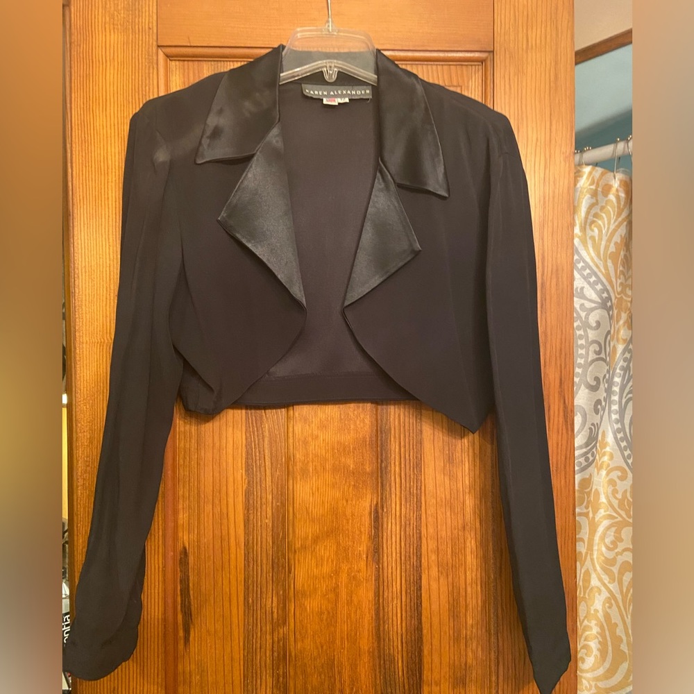 Wonderful cocktail shrug for chilly evenings on the town! Medium.